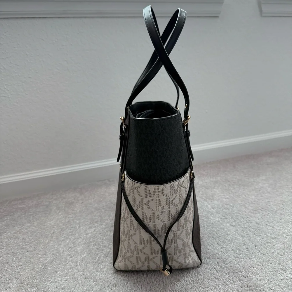 Michael Kors Voyager Large Signature Logo Tote Bag- Black and Brown - Picture 3 of 15